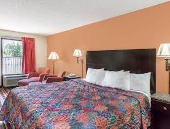 Days Inn By Wyndham Sanford Kültér fotó