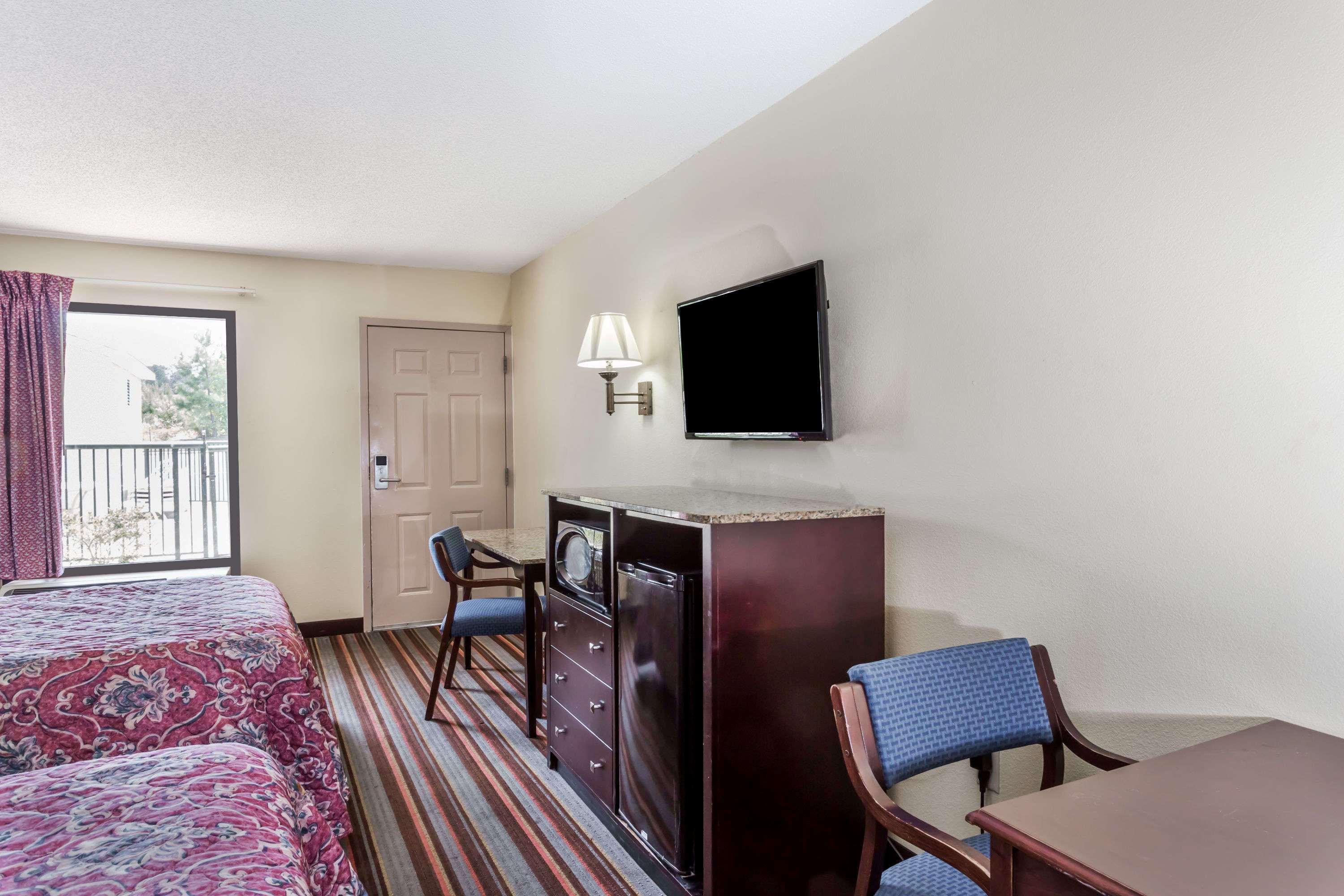 Days Inn By Wyndham Sanford Kültér fotó